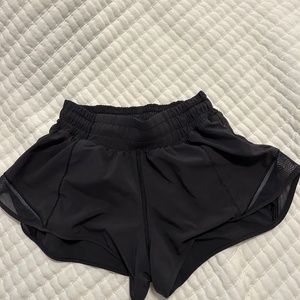 lululemon low rise hotty hot shorts